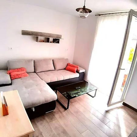 Enjoy Life 2+2, Center * Makarska